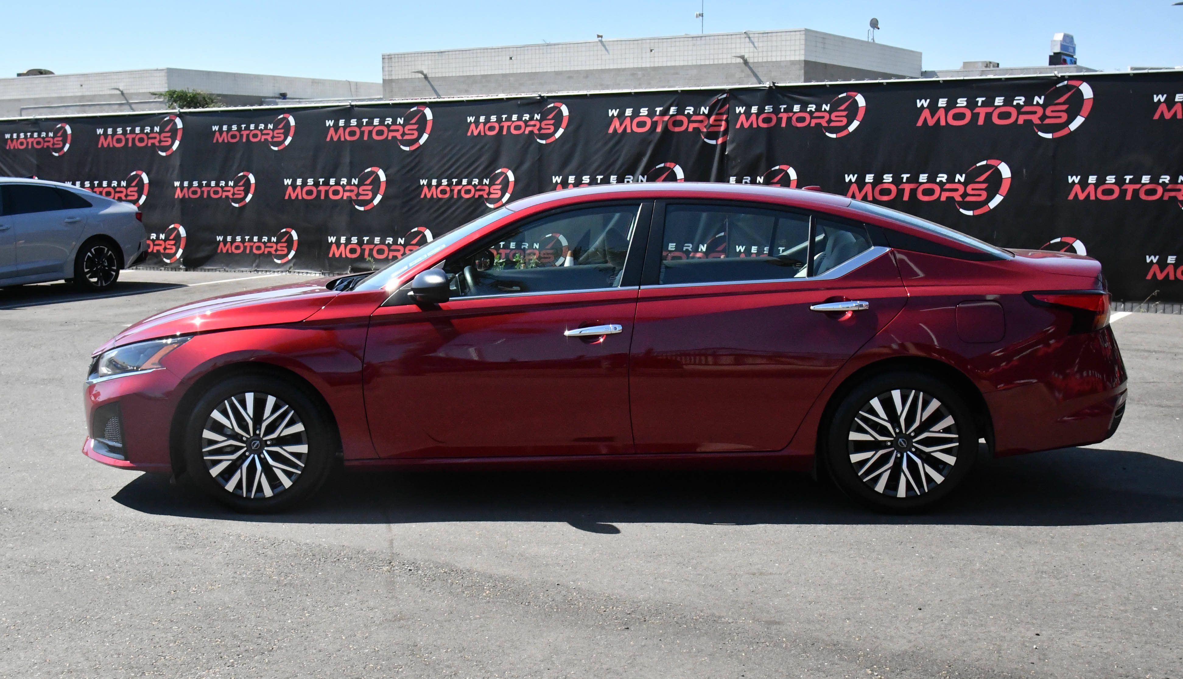Used 2025 Nissan Altima 2.5 SV FWD image 4