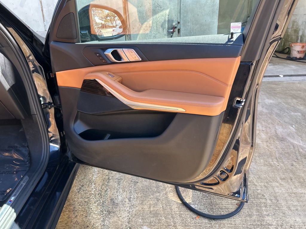 Used 2021 BMW X7 xDrive40i w/ M Sport Package image 21