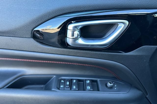 New 2026 Jeep Compass Trailhawk w/ Sun, Sound & Navigation Group AWD/4WD image 15