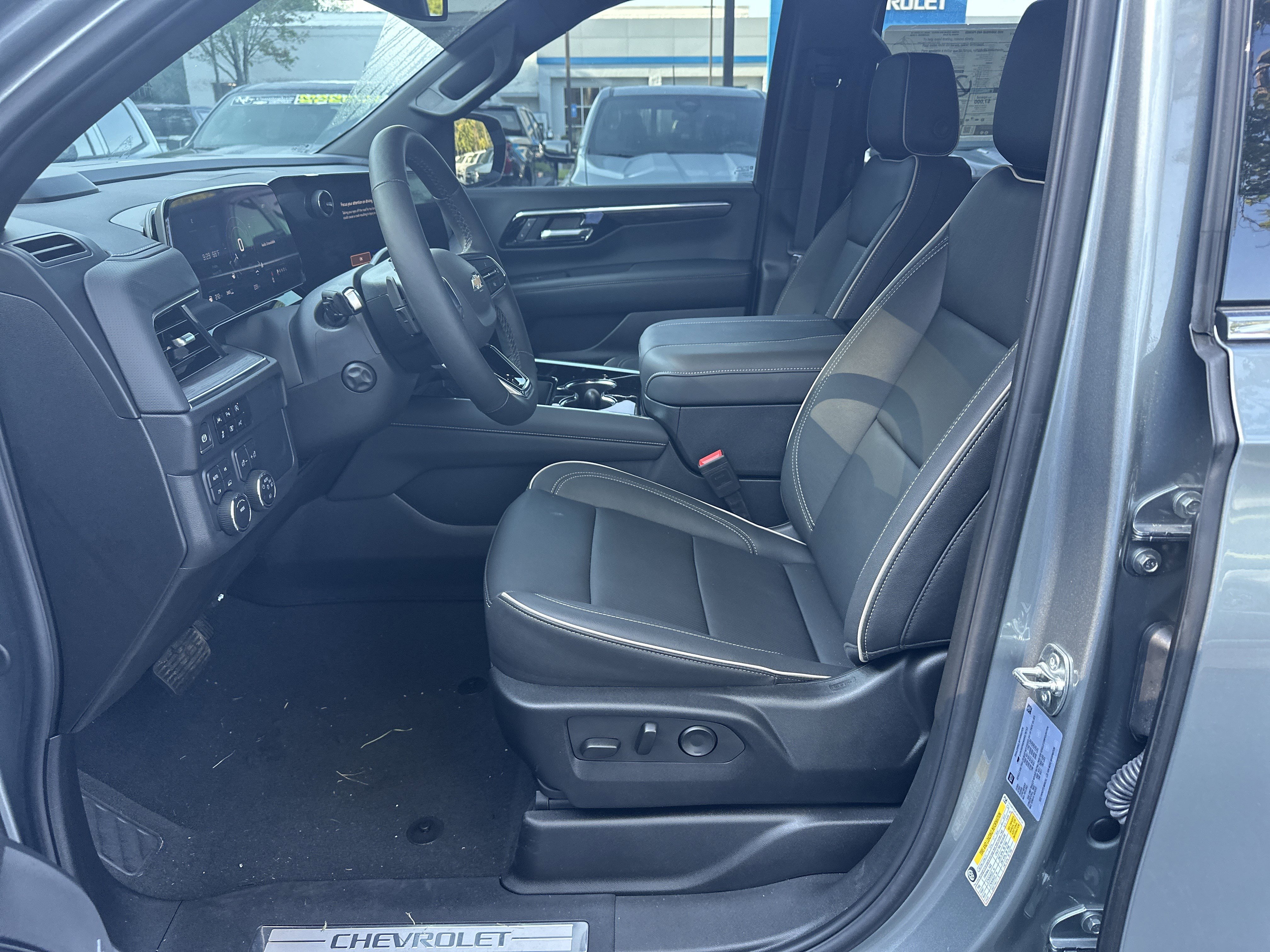 New 2025 Chevrolet Suburban Premier image 9