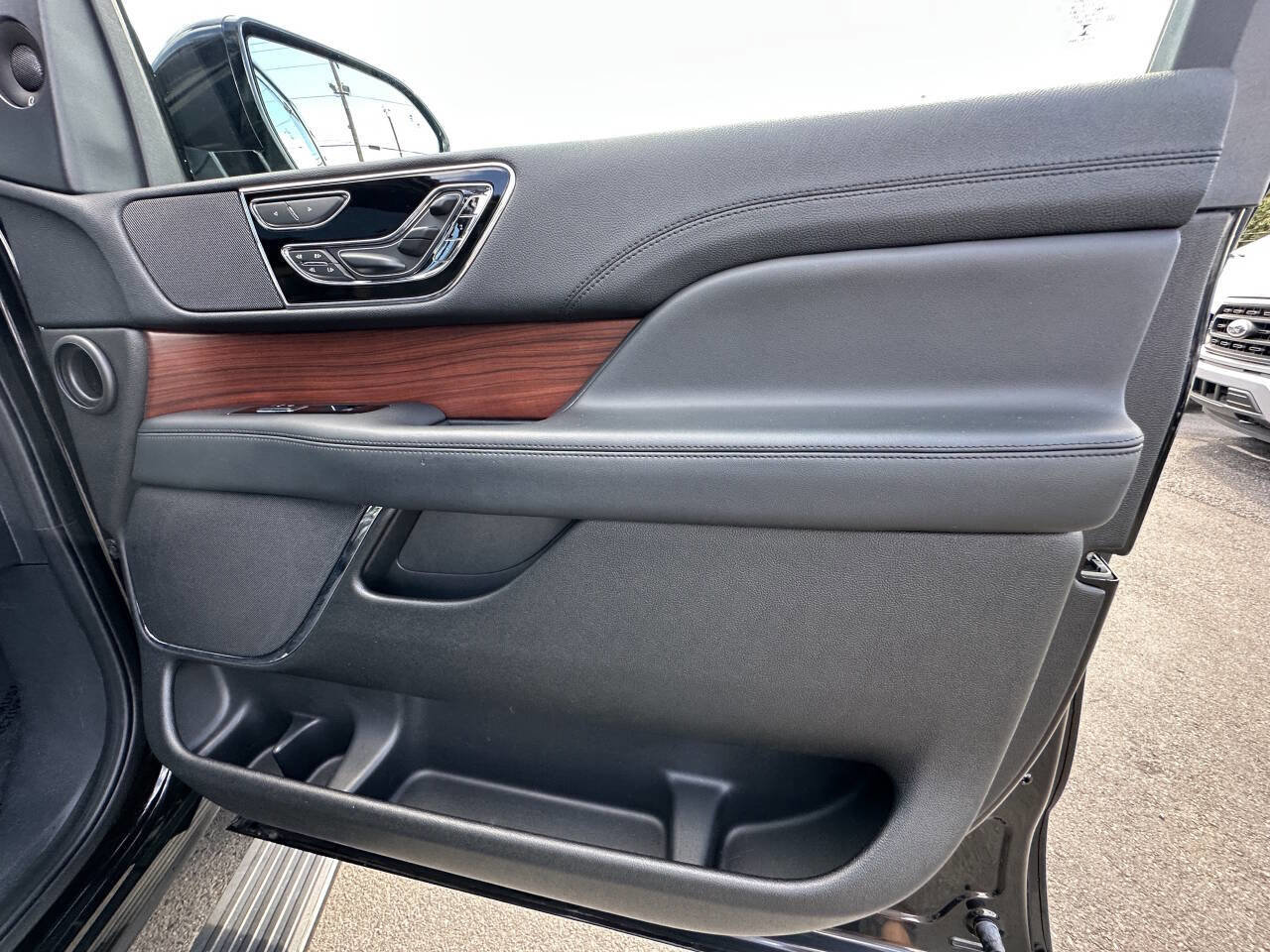 Used 2022 Lincoln Navigator Reserve image 54