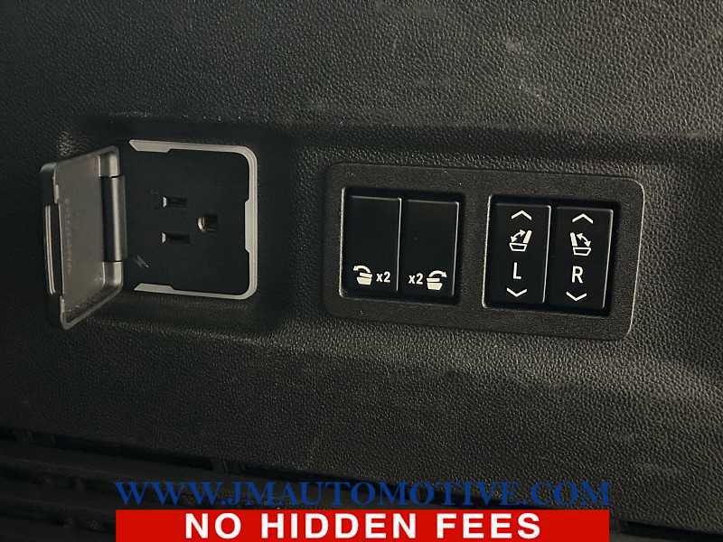 Used 2023 Chevrolet Suburban Premier AWD/4WD image 19
