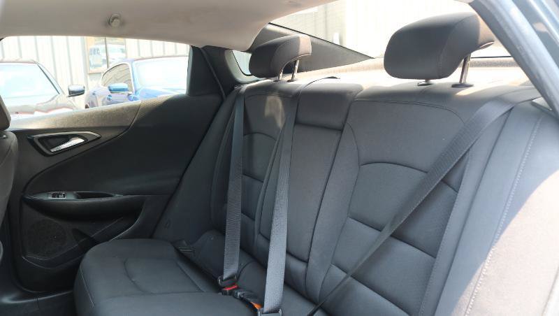 Used 2018 Chevrolet Malibu LT FWD image 14