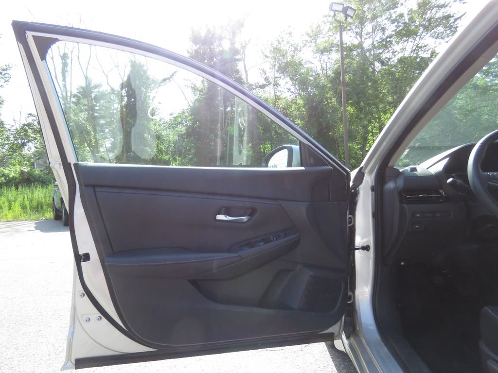 Used 2020 Nissan Sentra SV FWD image 9