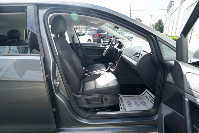 Used 2019 Volkswagen e-Golf SEL Premium image 20