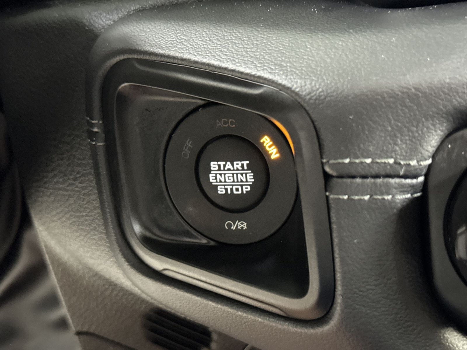 Used 2024 Jeep Wrangler Unlimited Sahara AWD/4WD image 42