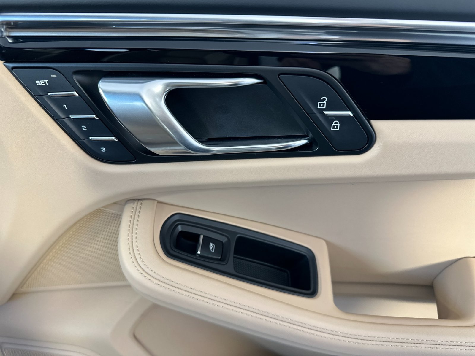 Certified 2026 Porsche Macan AWD/4WD image 20