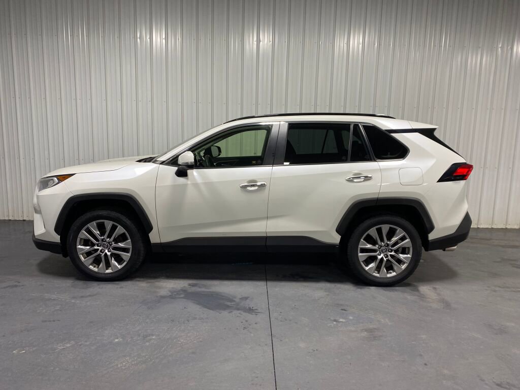 Used 2019 Toyota RAV4 Limited w/ Advanced Technology Package AWD/4WD image 4