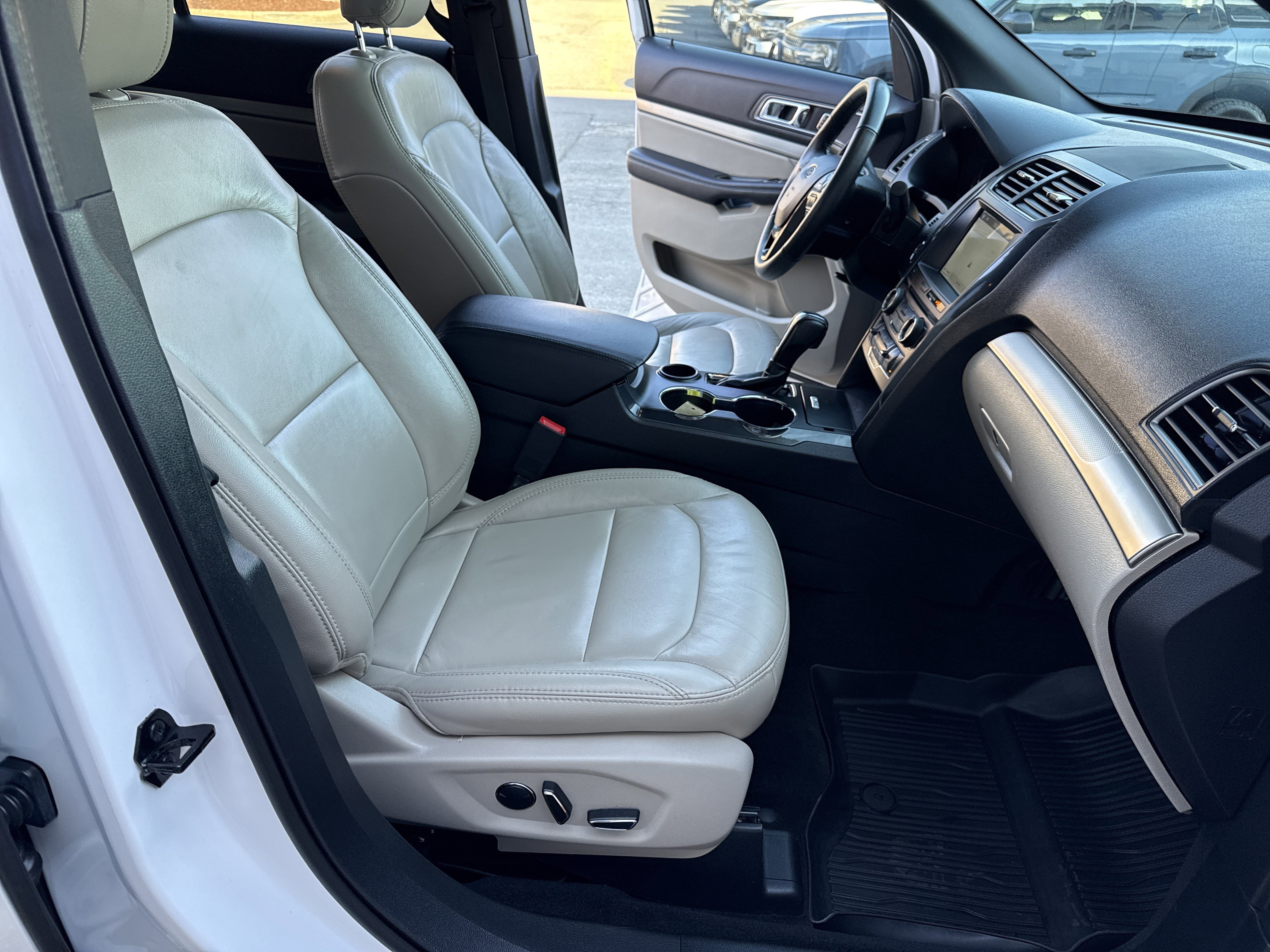 Used 2018 Ford Explorer XLT w/ Equipment Group 202A image 38