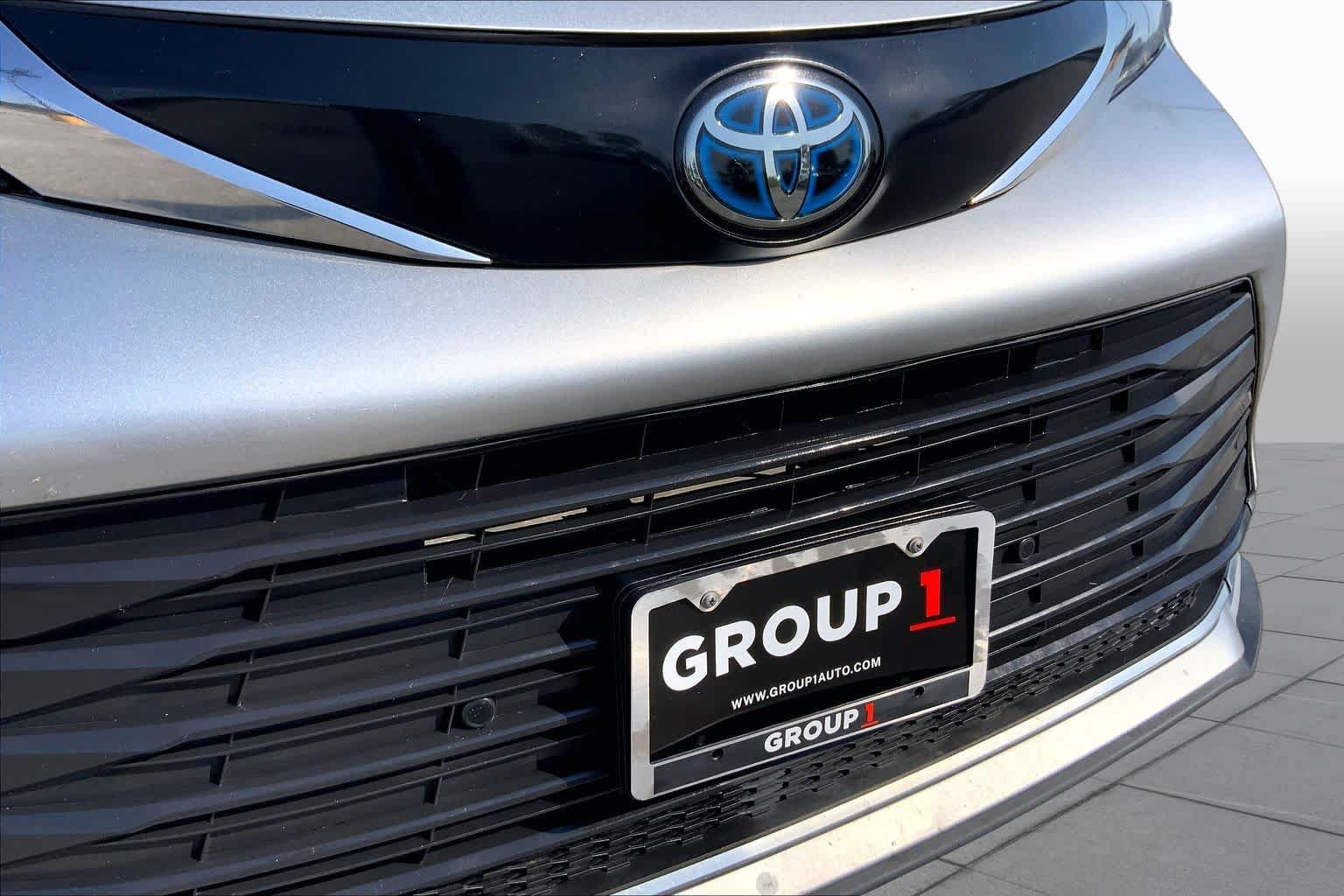 Used 2022 Toyota Sienna XLE FWD image 29