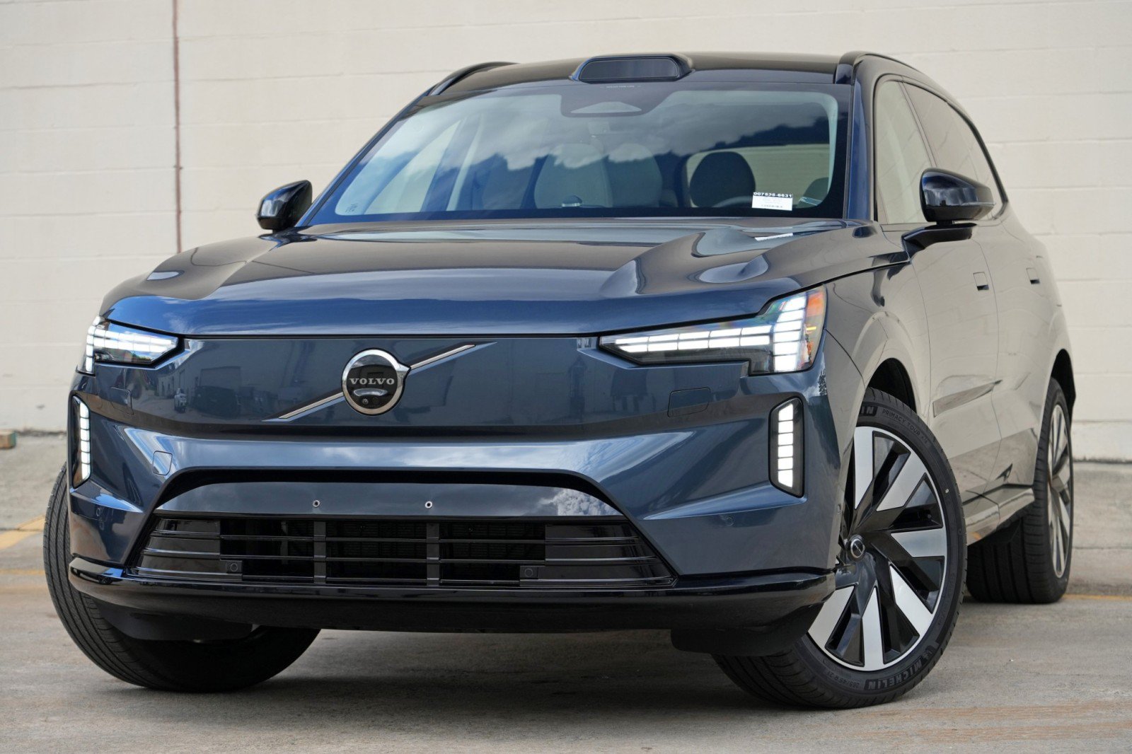 Used 2025 Volvo EX90 Ultra AWD/4WD image 3
