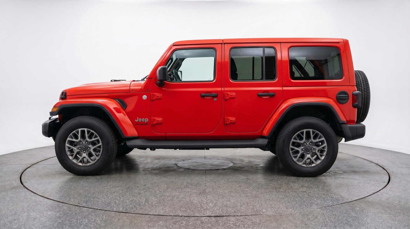 Used 2025 Jeep Wrangler Sahara image 5
