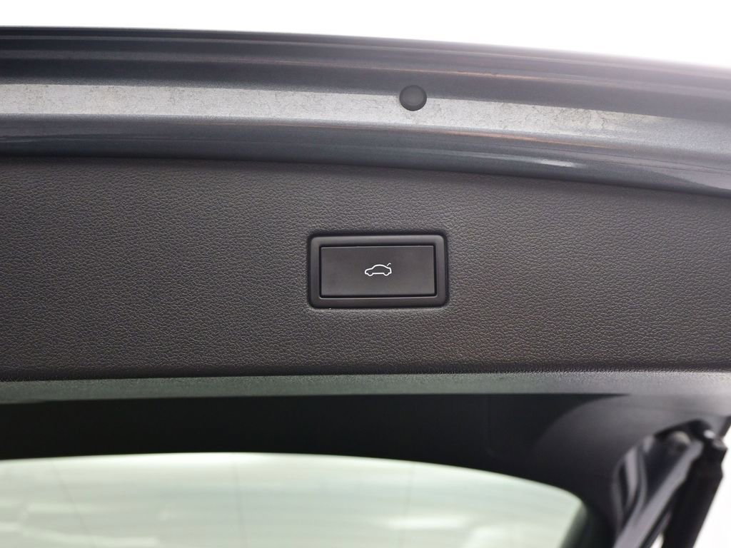 Used 2022 Volkswagen Tiguan SE image 38