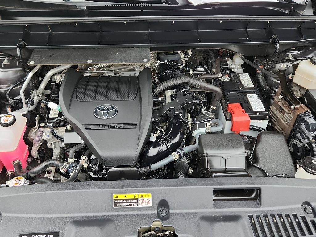 Used 2024 Toyota Highlander XLE AWD/4WD image 17