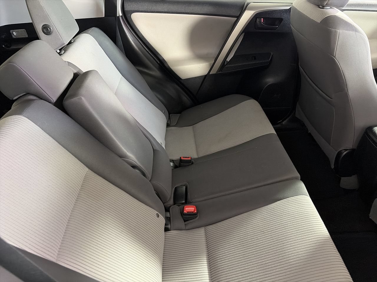 Used 2015 Toyota RAV4 LE FWD image 23