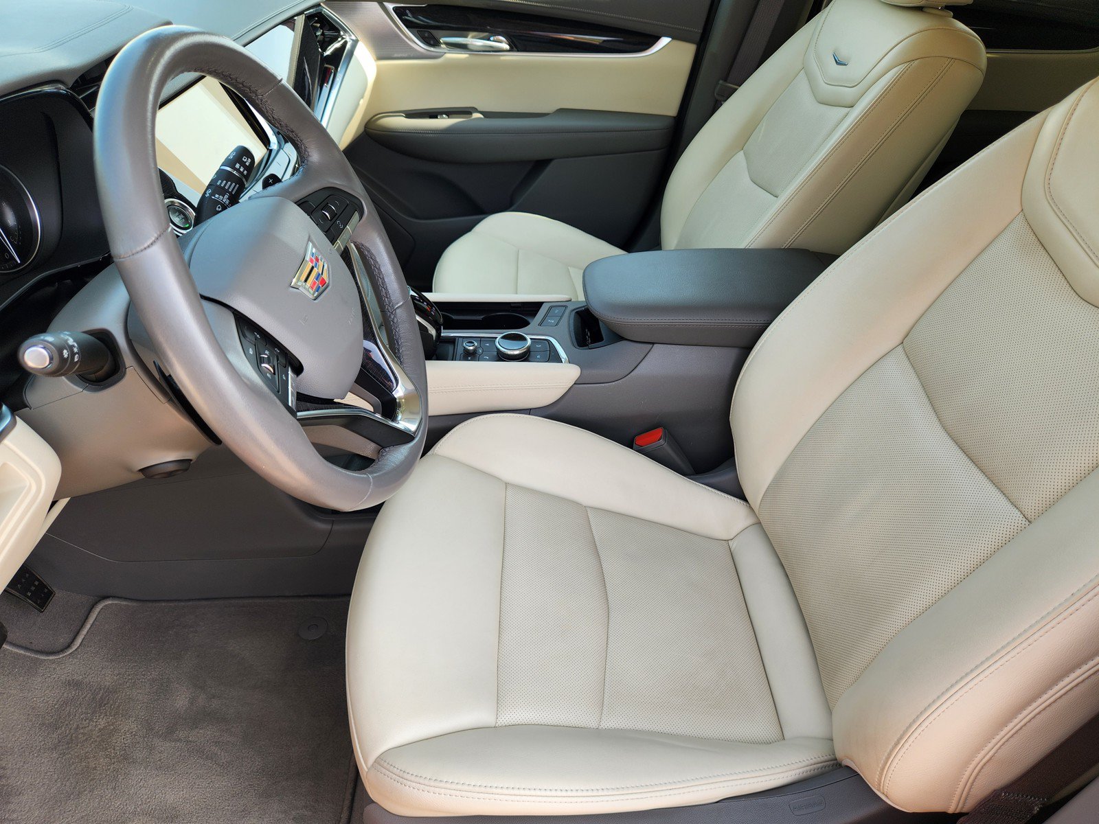 Certified 2023 Cadillac XT6 Premium Luxury AWD/4WD image 11