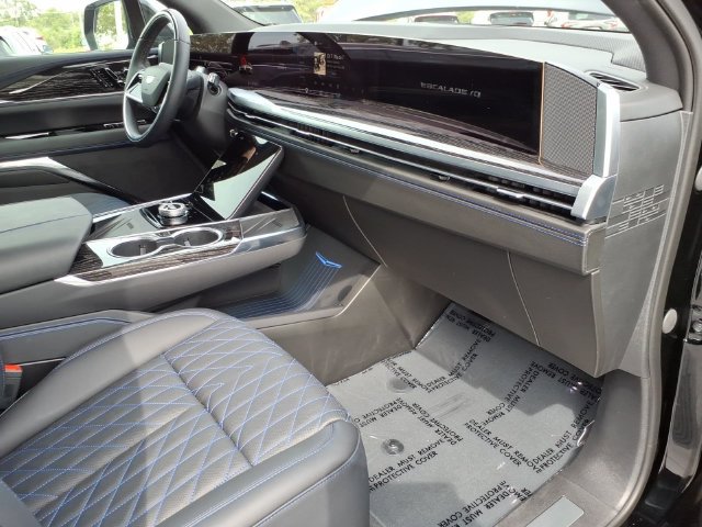 Certified 2026 Cadillac Escalade IQ Sport 1 w/ LPO, Floor Liner Package AWD/4WD image 25