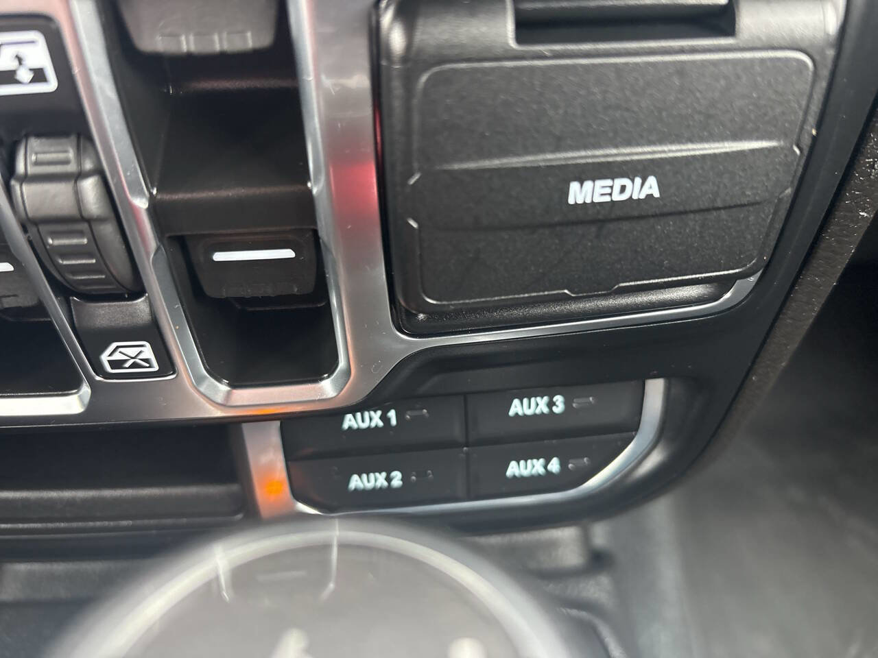 Used 2024 Jeep Wrangler Unlimited Sahara w/ Safety Group AWD/4WD image 27