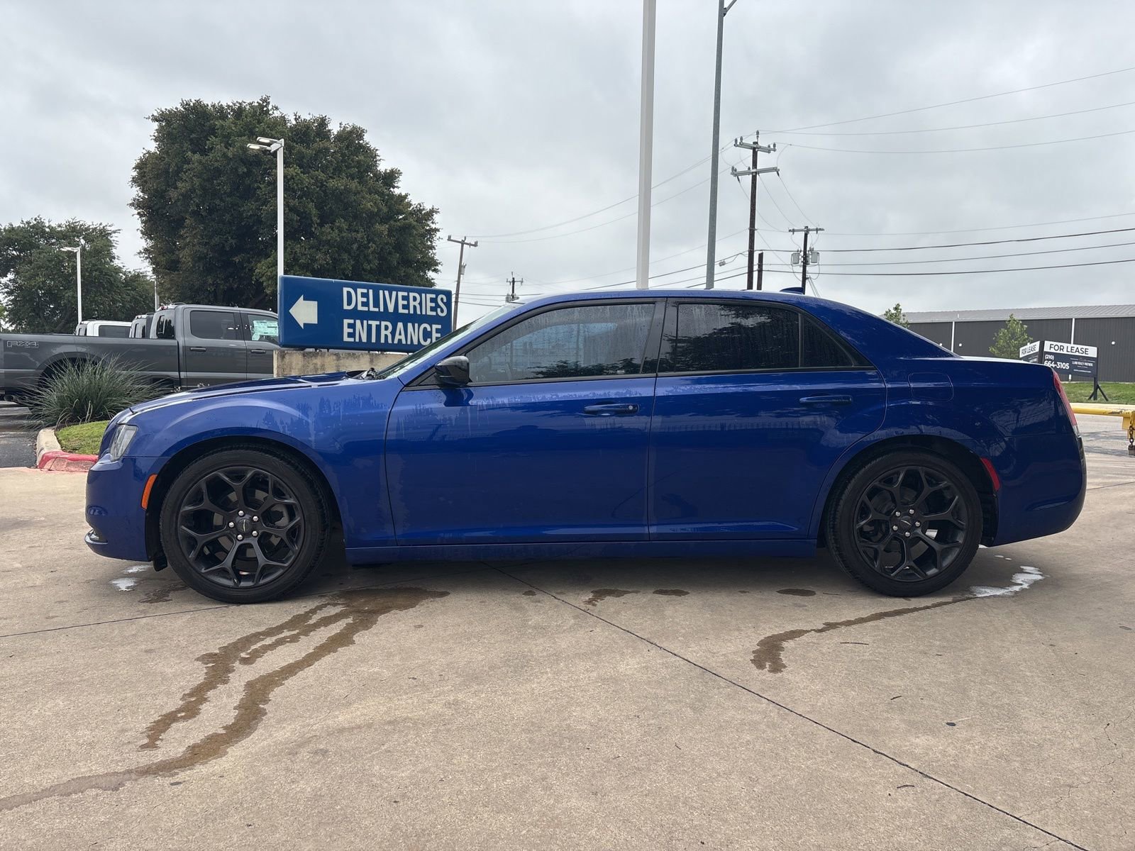 Used 2019 Chrysler 300 Touring w/ Sport Appearance Package RWD image 7