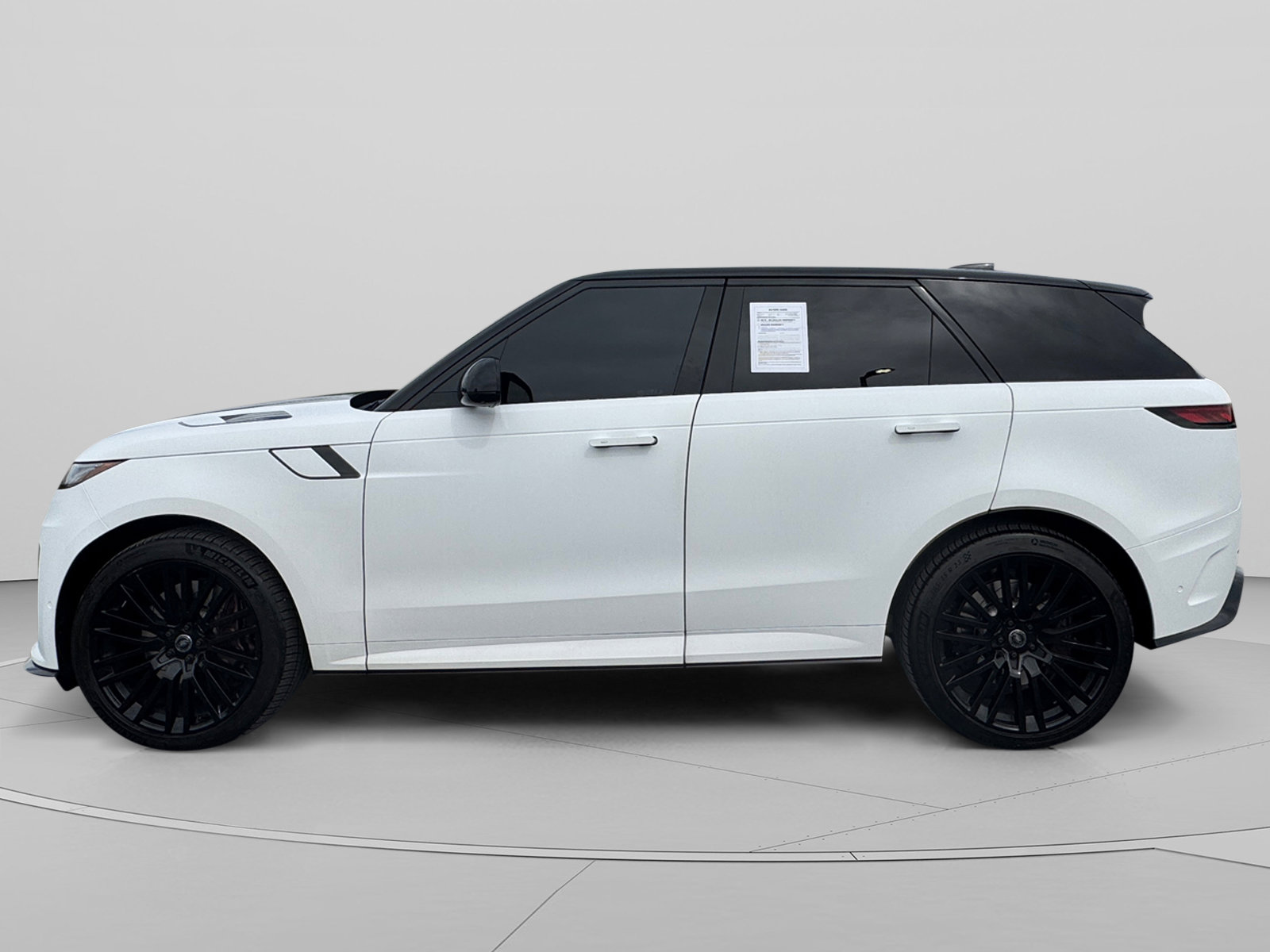Used 2024 Land Rover Range Rover Sport AWD/4WD image 2