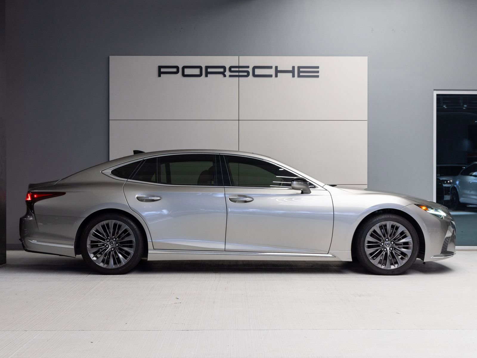 Used 2022 Lexus LS 500 w/ Interior Upgrade Package RWD image 8