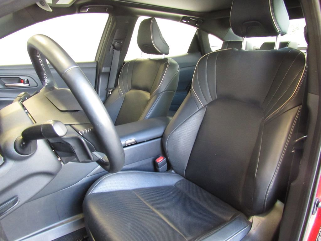 Used 2024 Toyota Crown Platinum AWD/4WD image 12