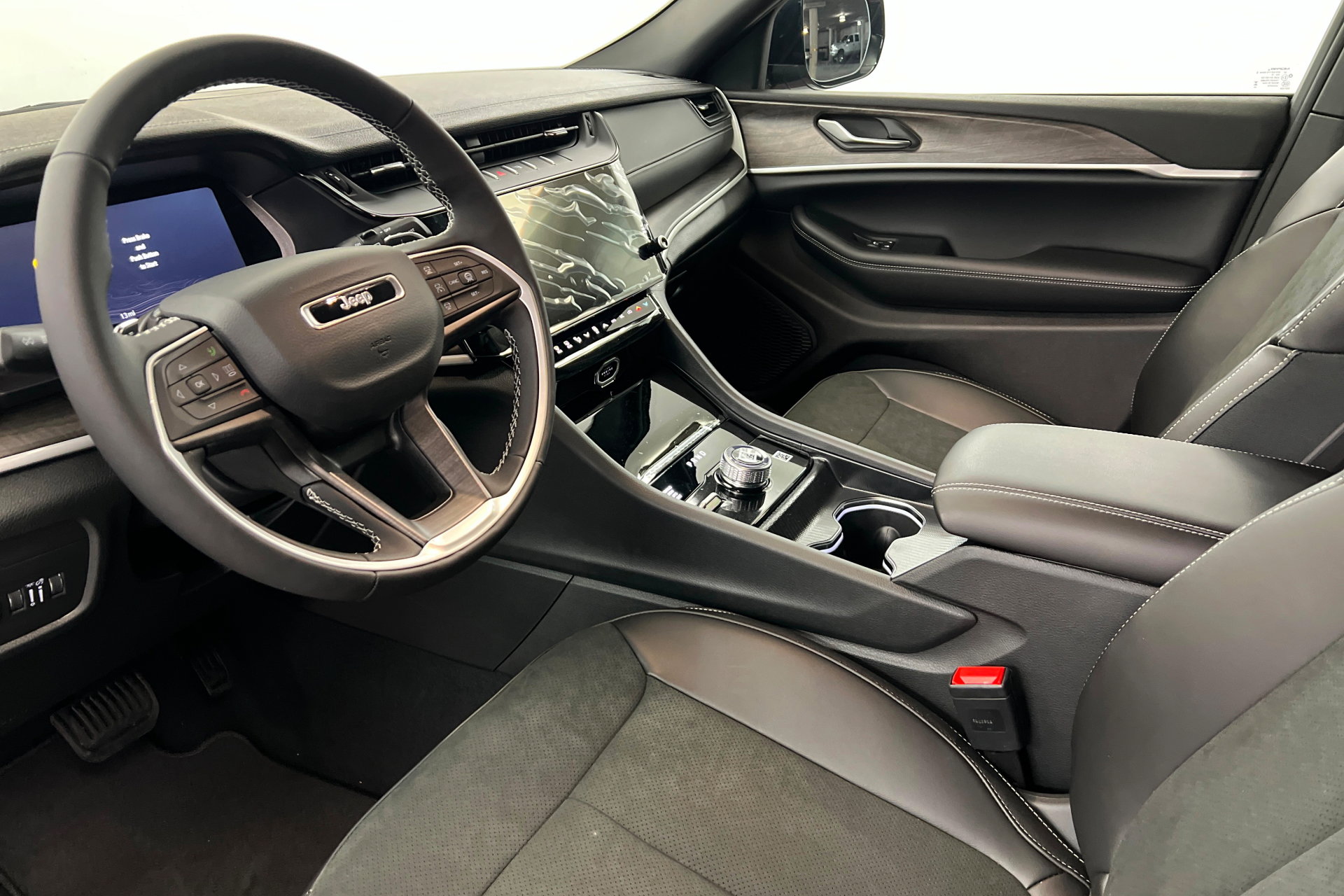 New 2026 Jeep Grand Cherokee Altitude AWD/4WD image 15