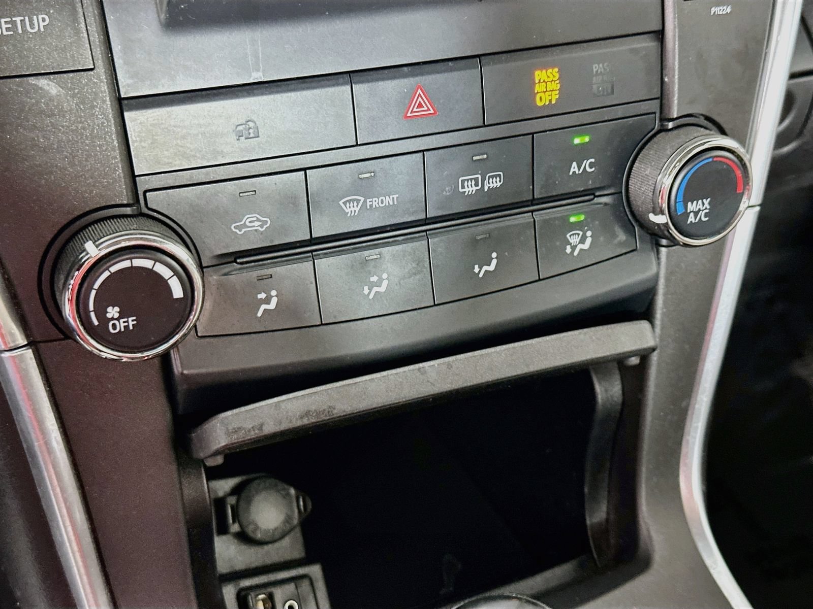 Used 2016 Toyota Camry SE FWD image 15
