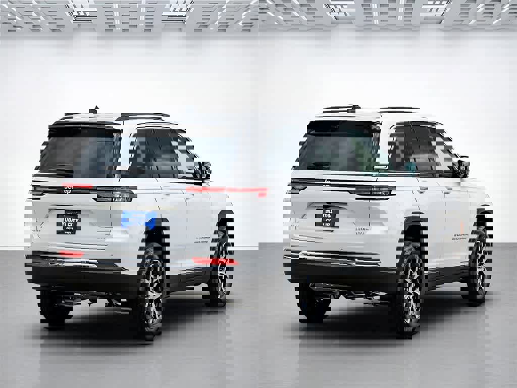 New 2025 Jeep Grand Cherokee Limited w/ Luxury Tech Group II image 5