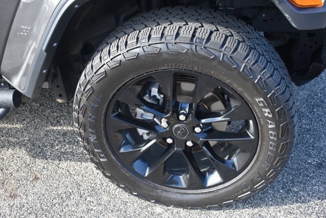 Used 2025 Jeep Gladiator Sport AWD/4WD image 11
