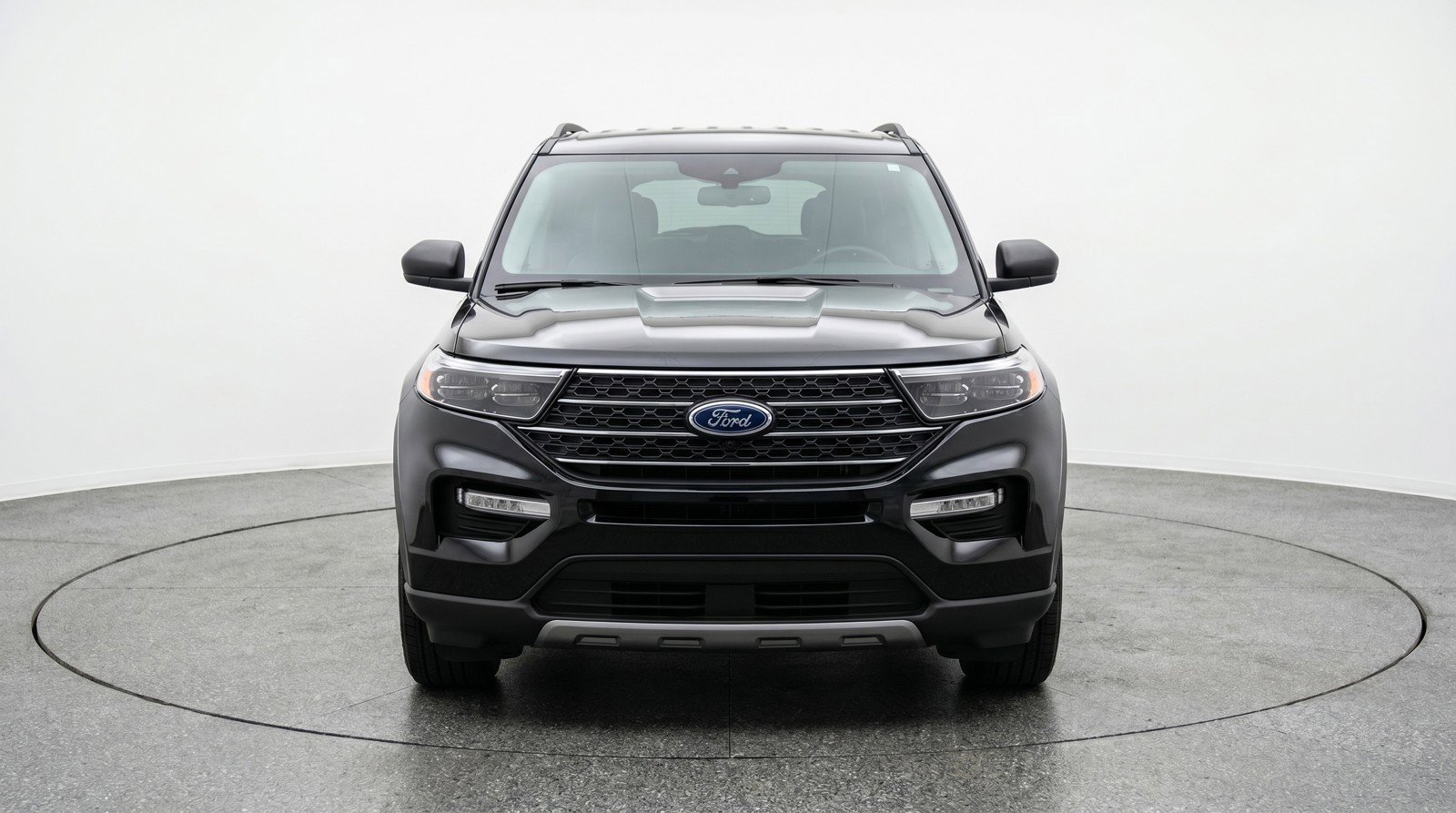 Used 2024 Ford Explorer XLT w/ Equipment Group 202A RWD image 2