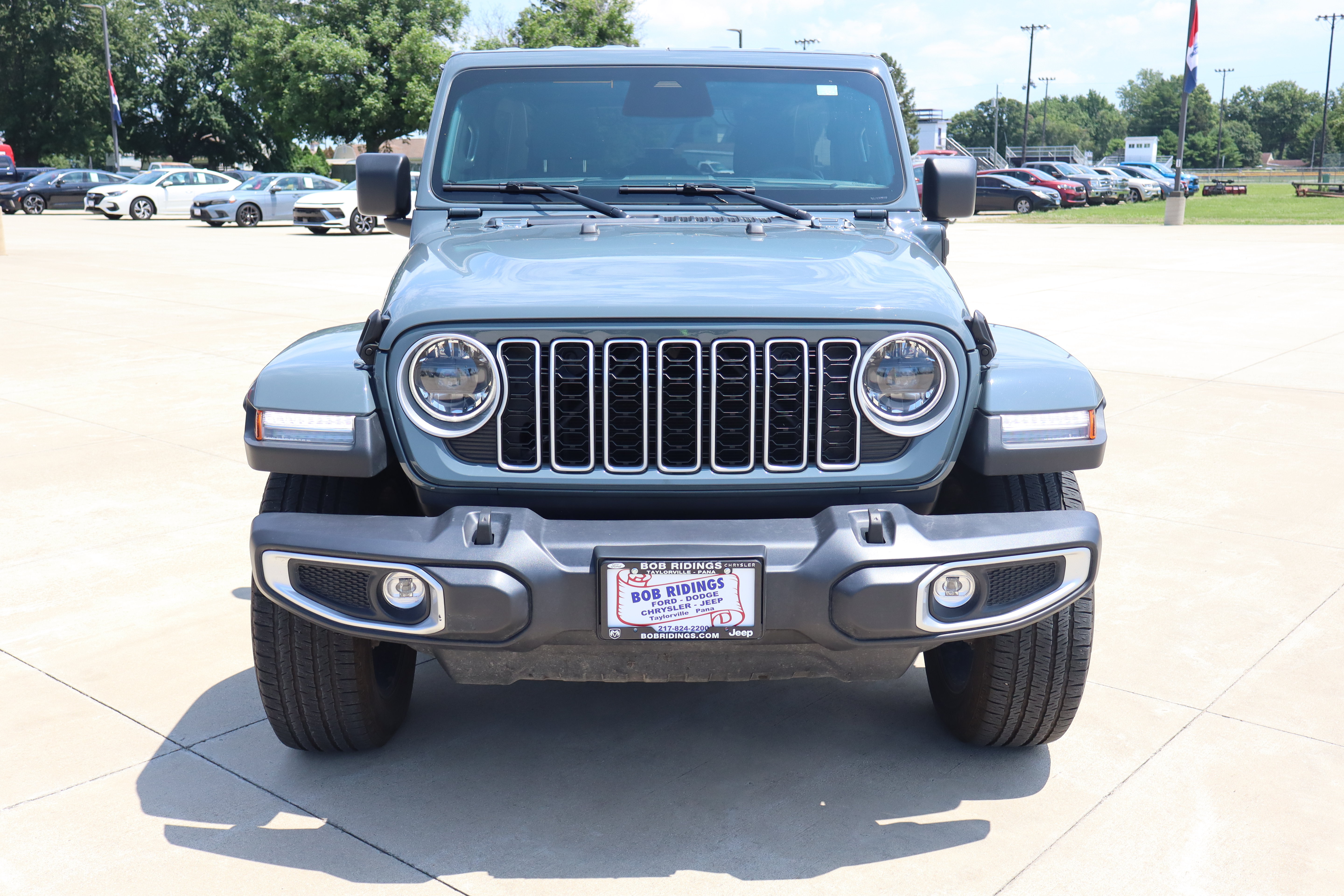Used 2025 Jeep Wrangler Unlimited Sahara AWD/4WD image 2