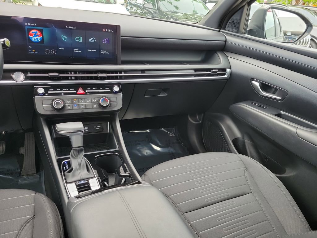 Used 2025 Hyundai Santa Cruz SE FWD image 10