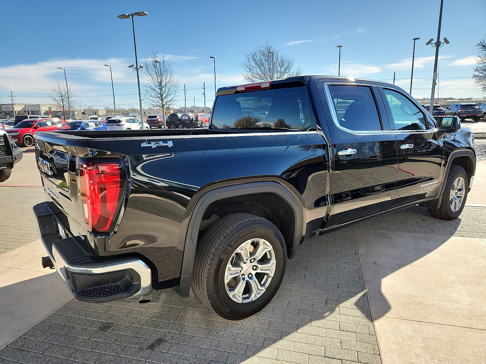 Used 2025 GMC Sierra 1500 SLT image 3