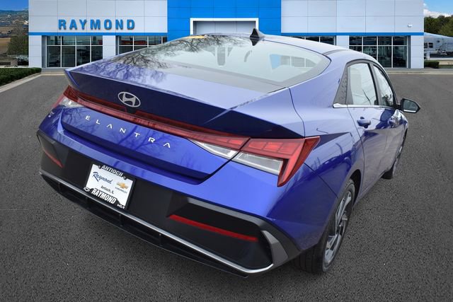 Used 2025 Hyundai Elantra SEL image 4
