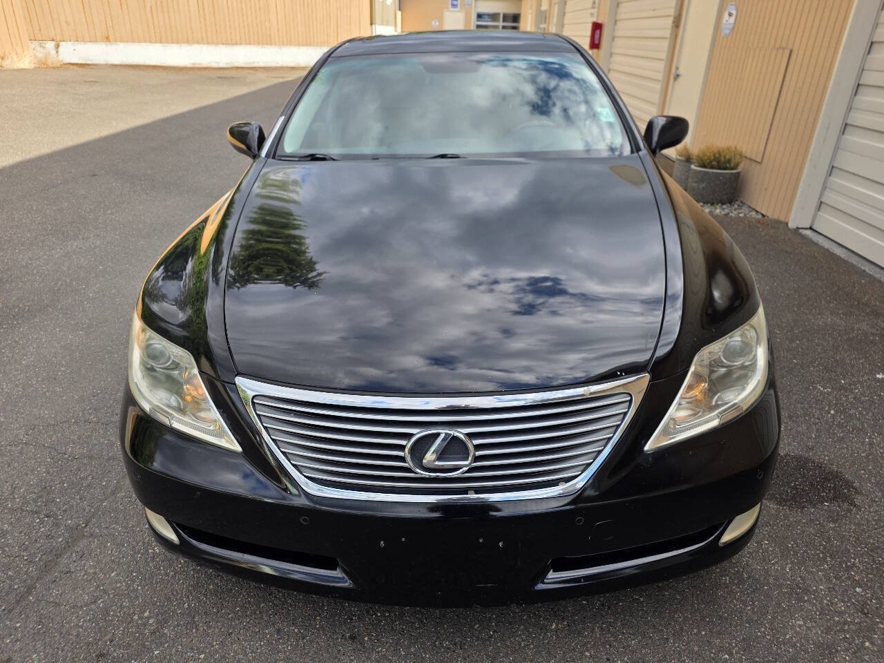 Used 2008 Lexus LS 460 w/ Comfort Pkg RWD image 2