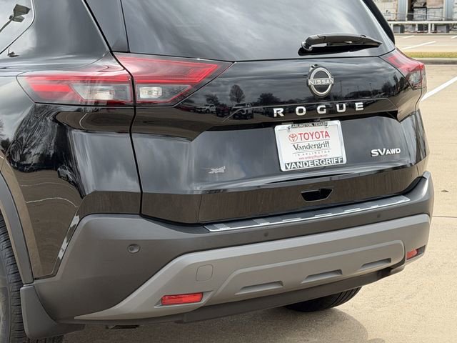 Used 2023 Nissan Rogue SV image 6