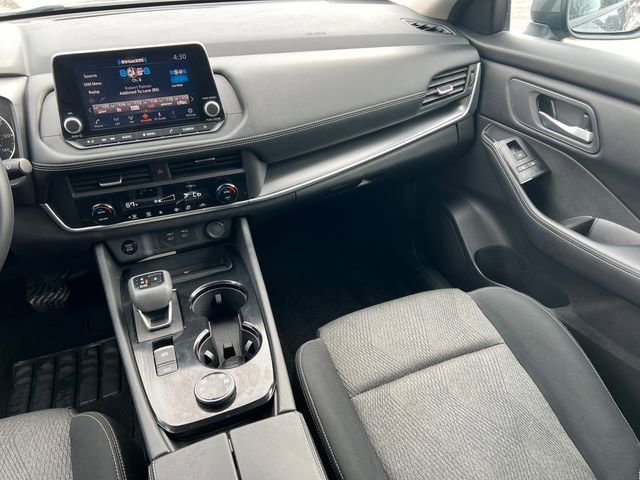 Used 2024 Nissan Rogue SV image 30
