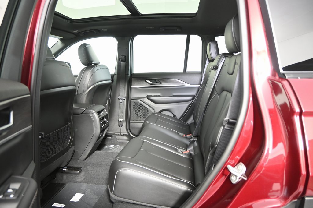 New 2025 Jeep Grand Cherokee Limited w/ Trailer Tow Package image 18