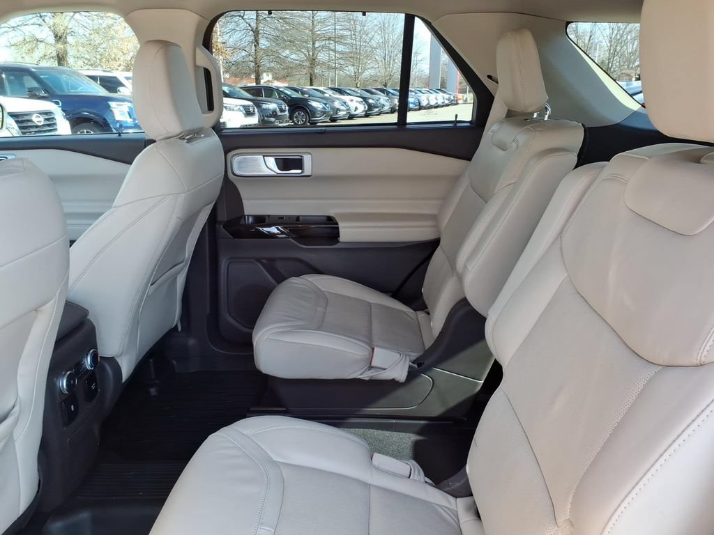 Used 2022 Ford Explorer Platinum w/ Equipment Group 601A AWD/4WD image 6