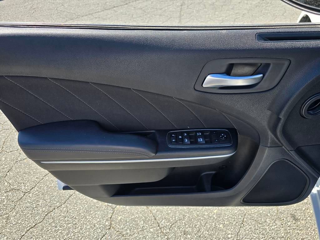 Used 2022 Dodge Charger SXT RWD image 9