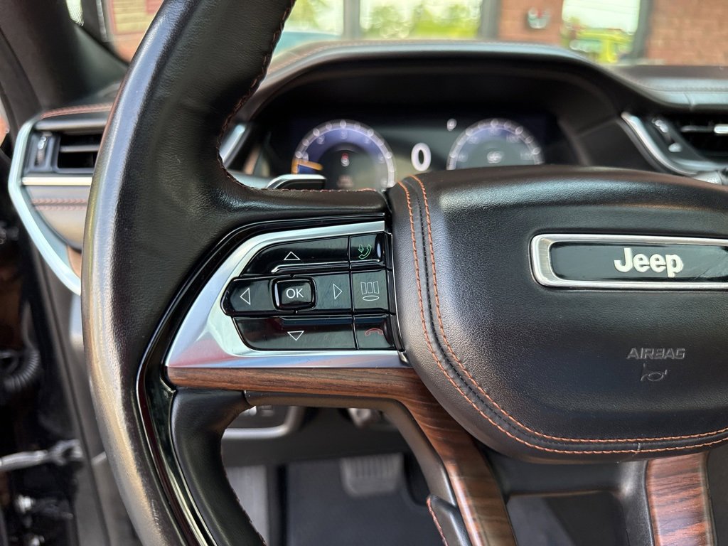 Used 2021 Jeep Grand Cherokee L Summit w/ Luxury Tech Group V image 32