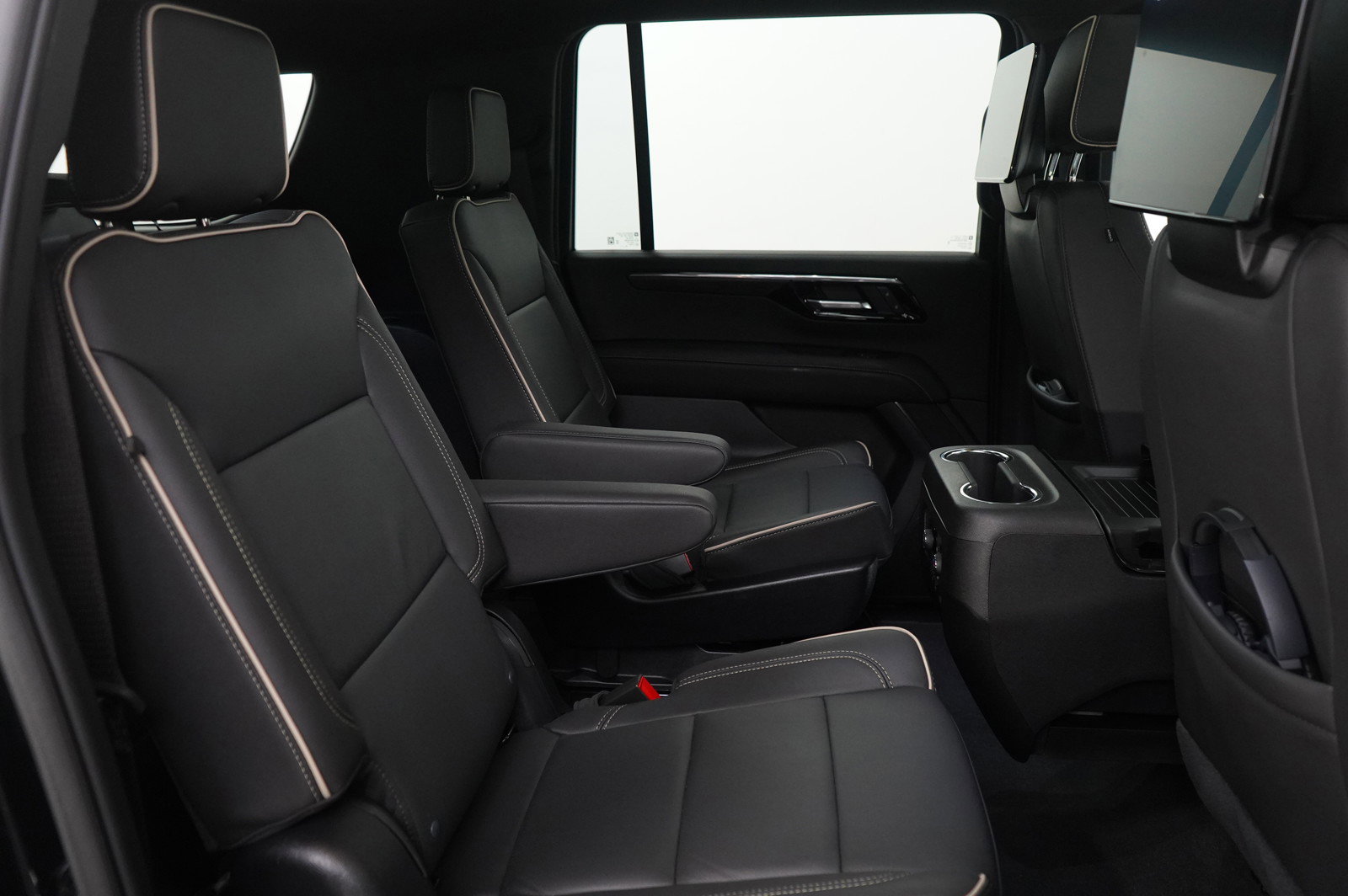 Used 2025 Chevrolet Suburban Premier image 11