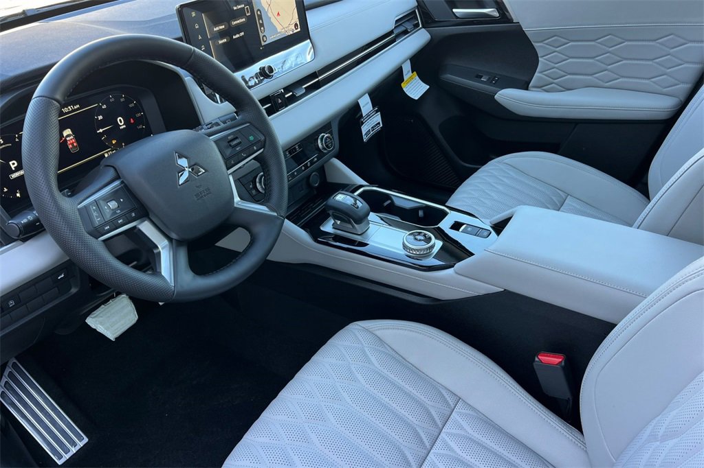 New 2026 Mitsubishi Outlander SEL image 11