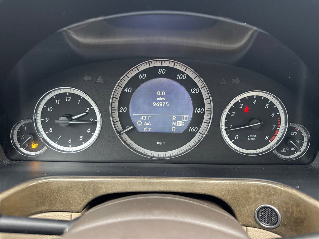 Used 2011 Mercedes-Benz E 550 4MATIC Sedan image 23