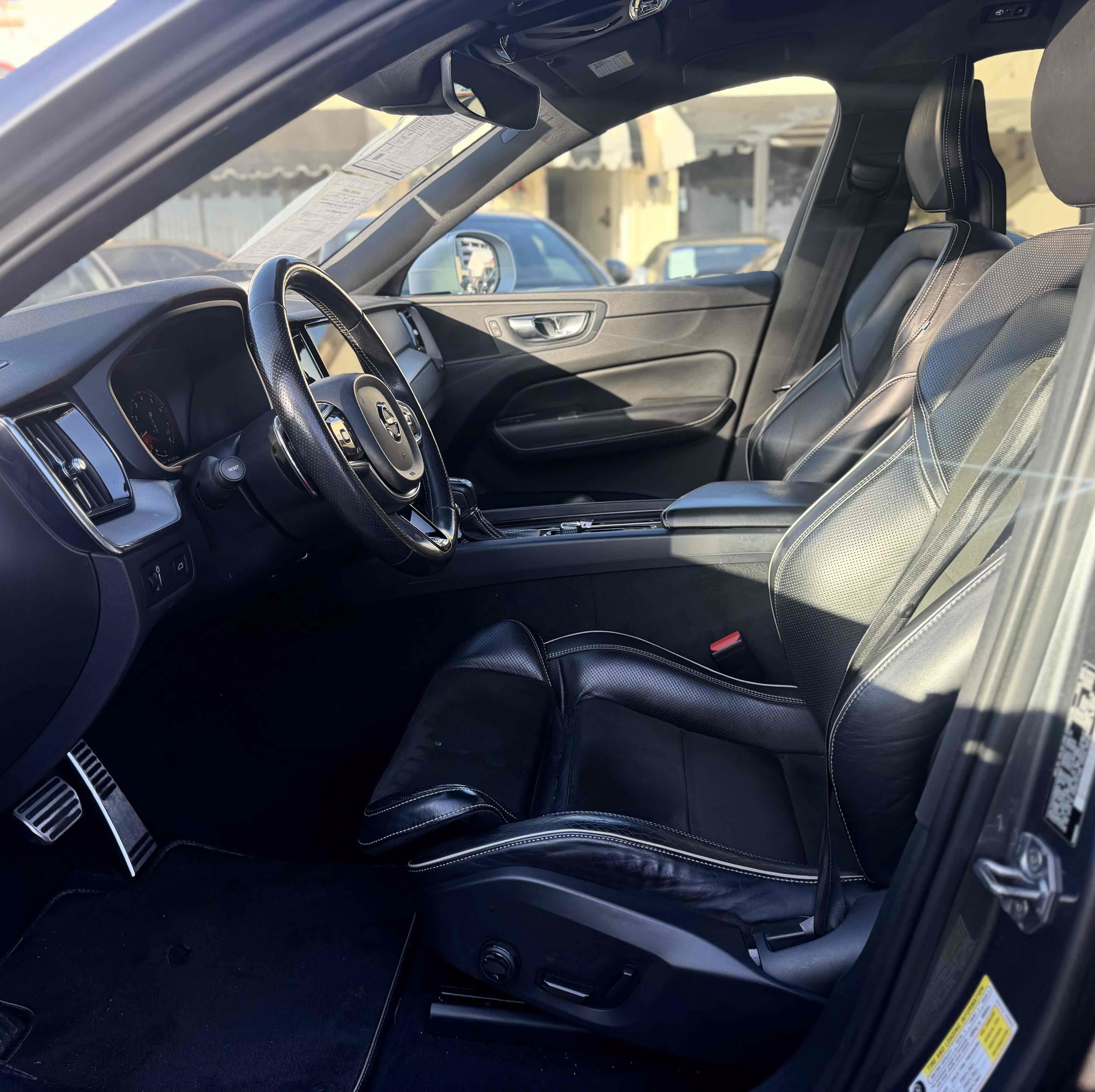 Used 2018 Volvo XC60 T6 R-Design AWD/4WD image 21