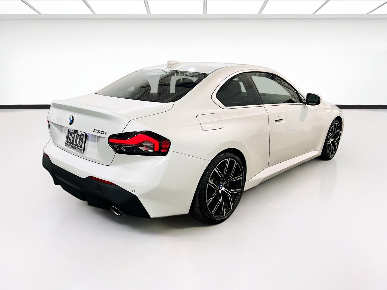 Used 2022 BMW 230i Coupe w/ Premium Package 2 RWD image 4