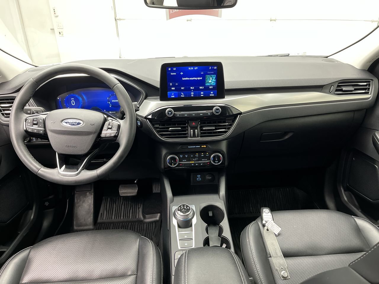 Certified 2022 Ford Escape Titanium AWD/4WD image 4