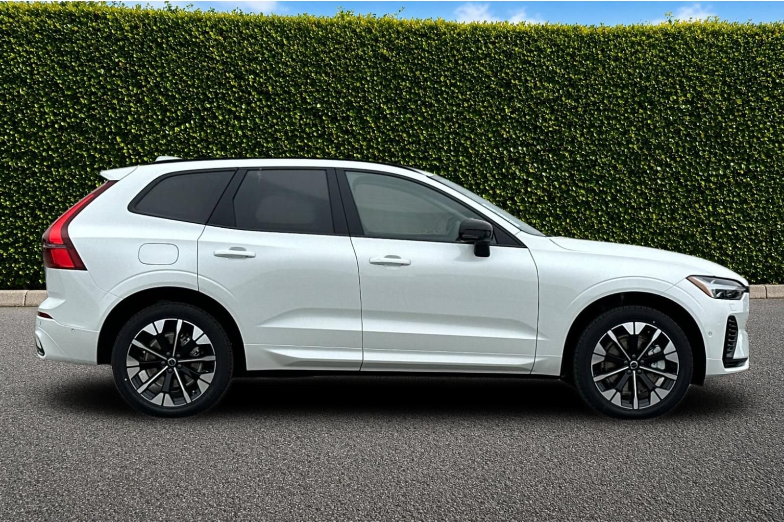 New 2026 Volvo XC60 T8 Plus w/ Climate Package PRO AWD/4WD image 7