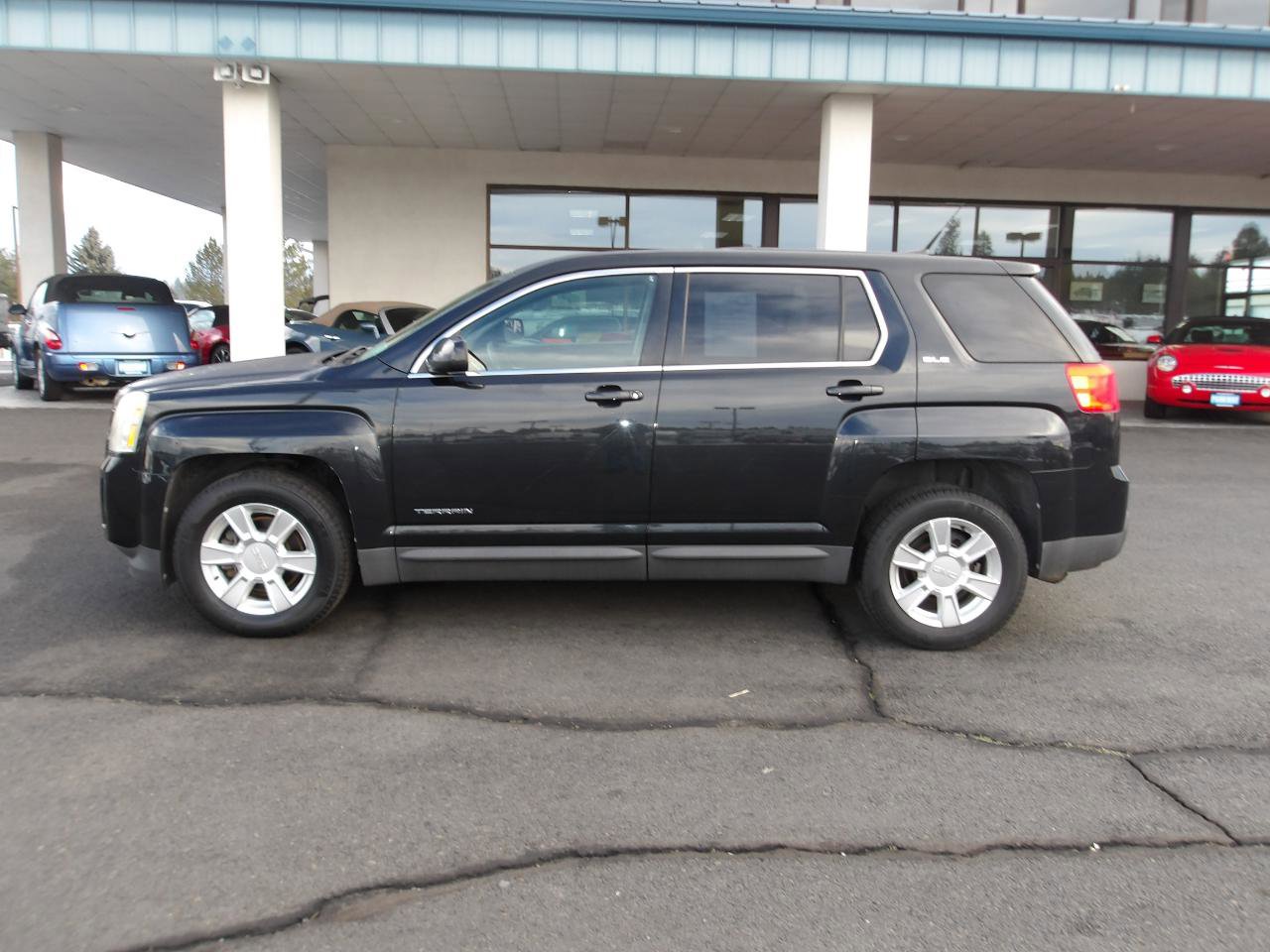 Used 2011 GMC Terrain SLE image 2